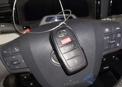 2025 Toyota Camry Xle z USA, uszkodzony, nr VIN 4T1DAACK2SU077610